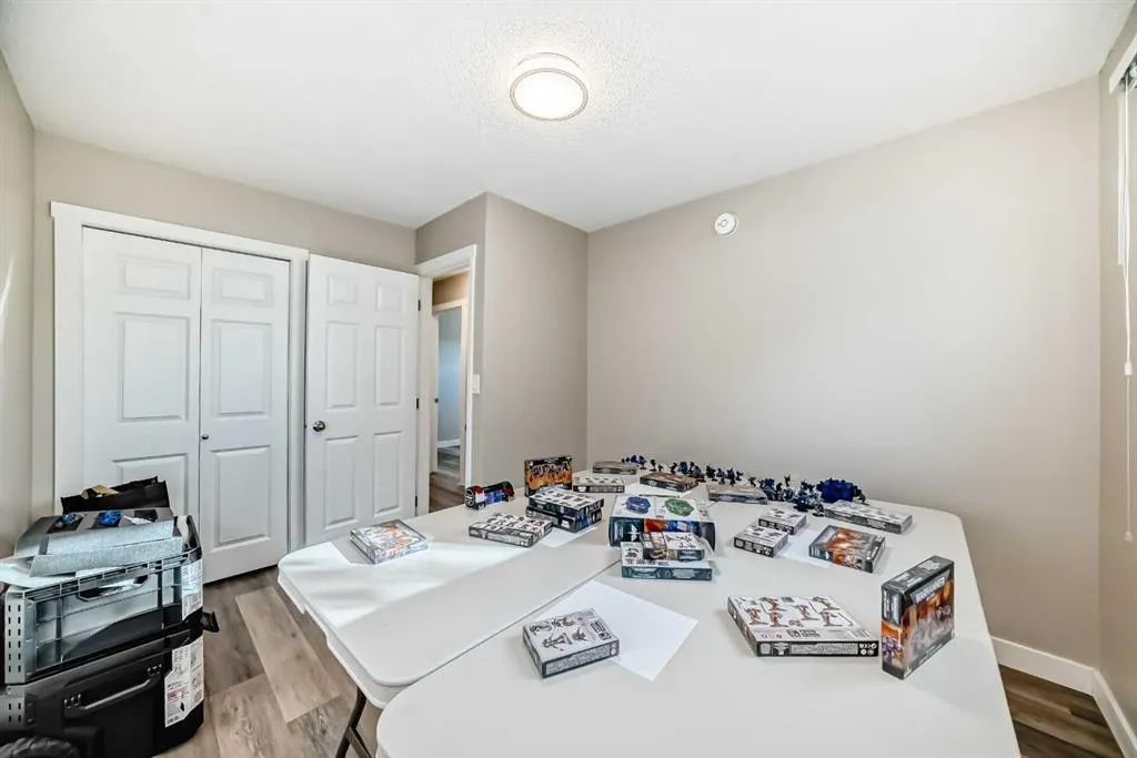 2037/2039 30 Street SW