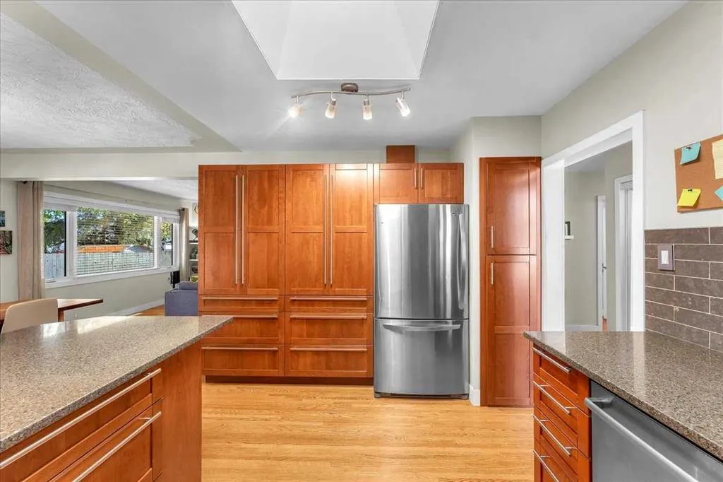 74 Walnut Drive SW