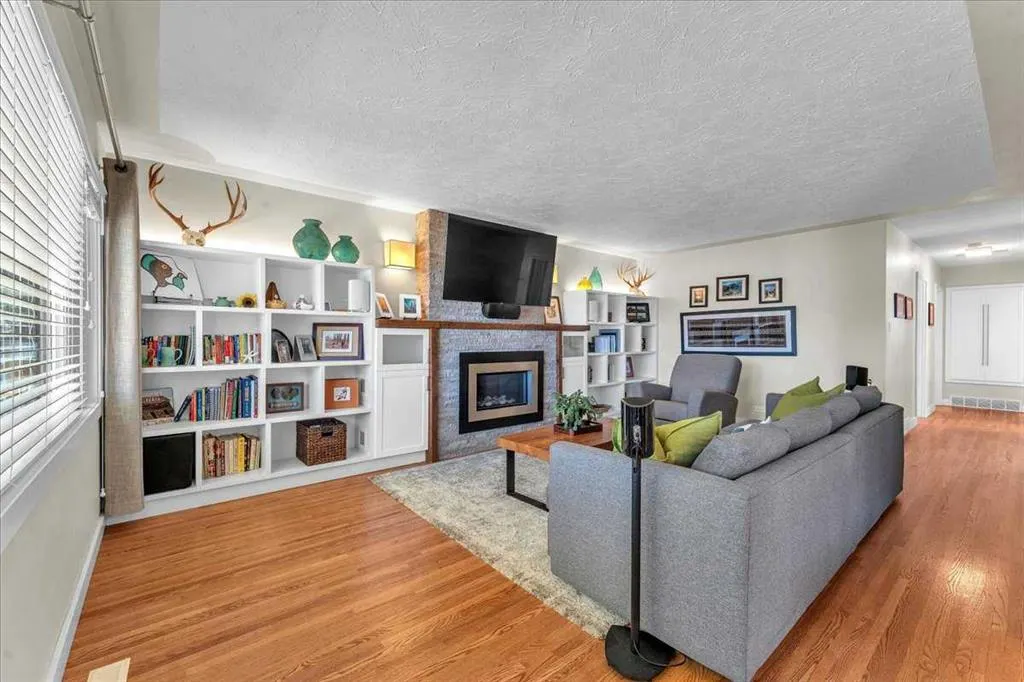74 Walnut Drive SW