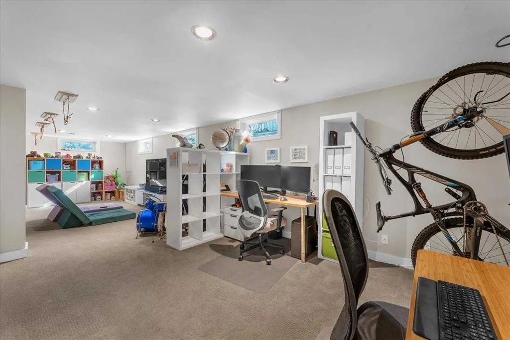 74 Walnut Drive SW