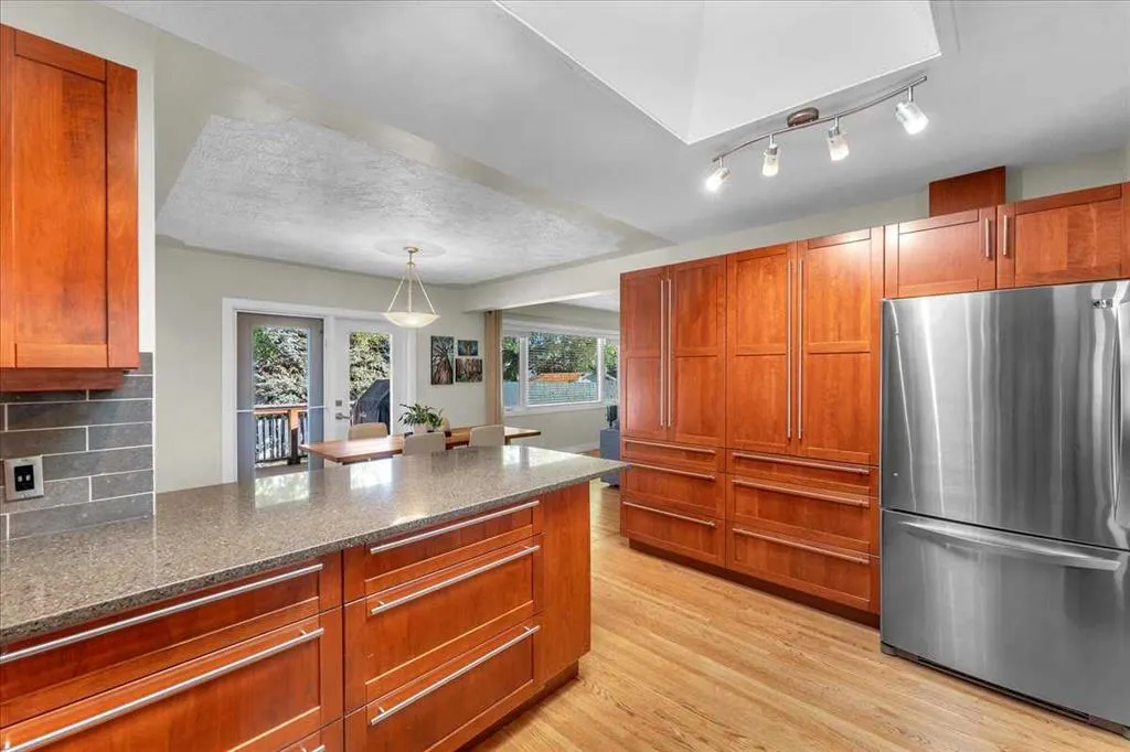 74 Walnut Drive SW