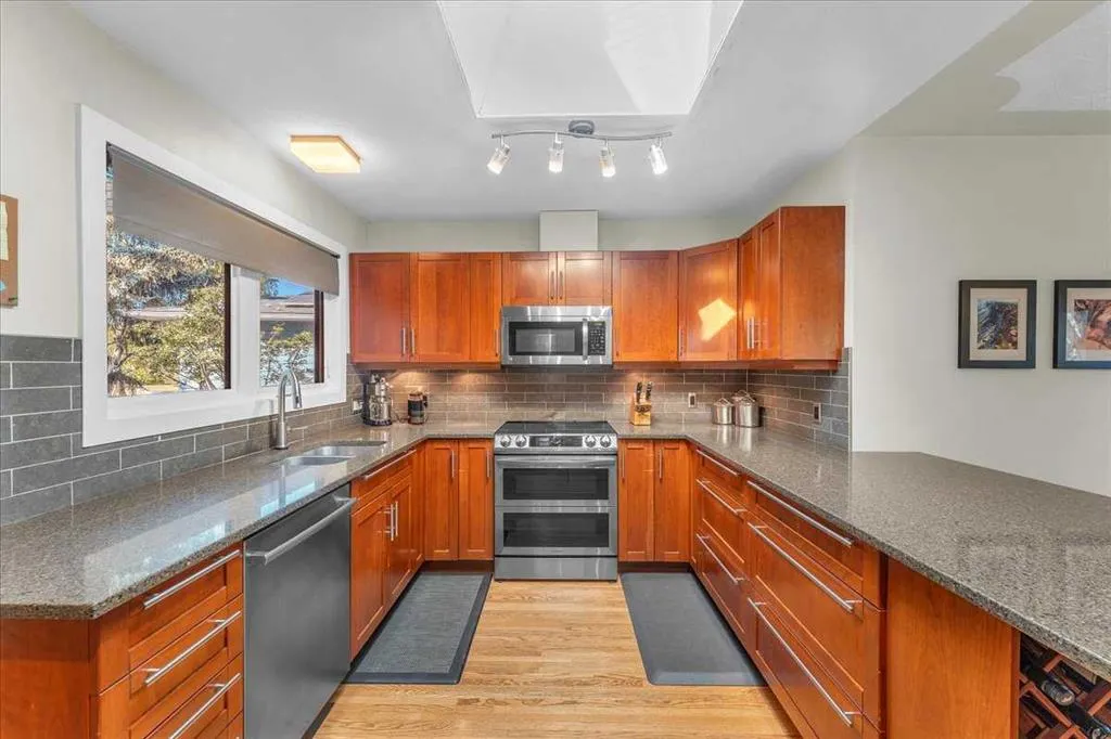 74 Walnut Drive SW