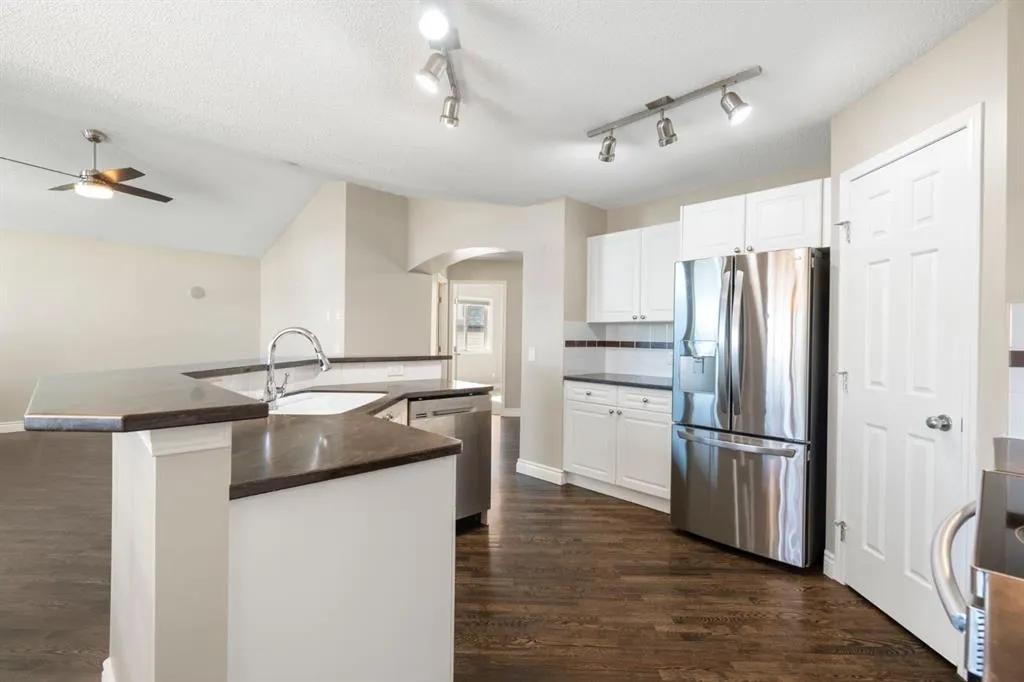 59 Panorama Hills Road NW