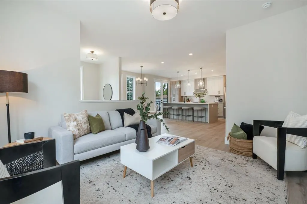 102 West Glen Crescent SW
