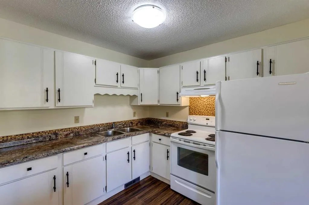 2220 7 Avenue NW, #4