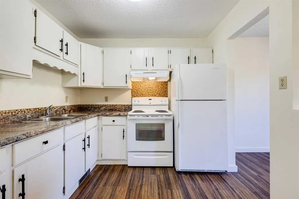 2220 7 Avenue NW, #4