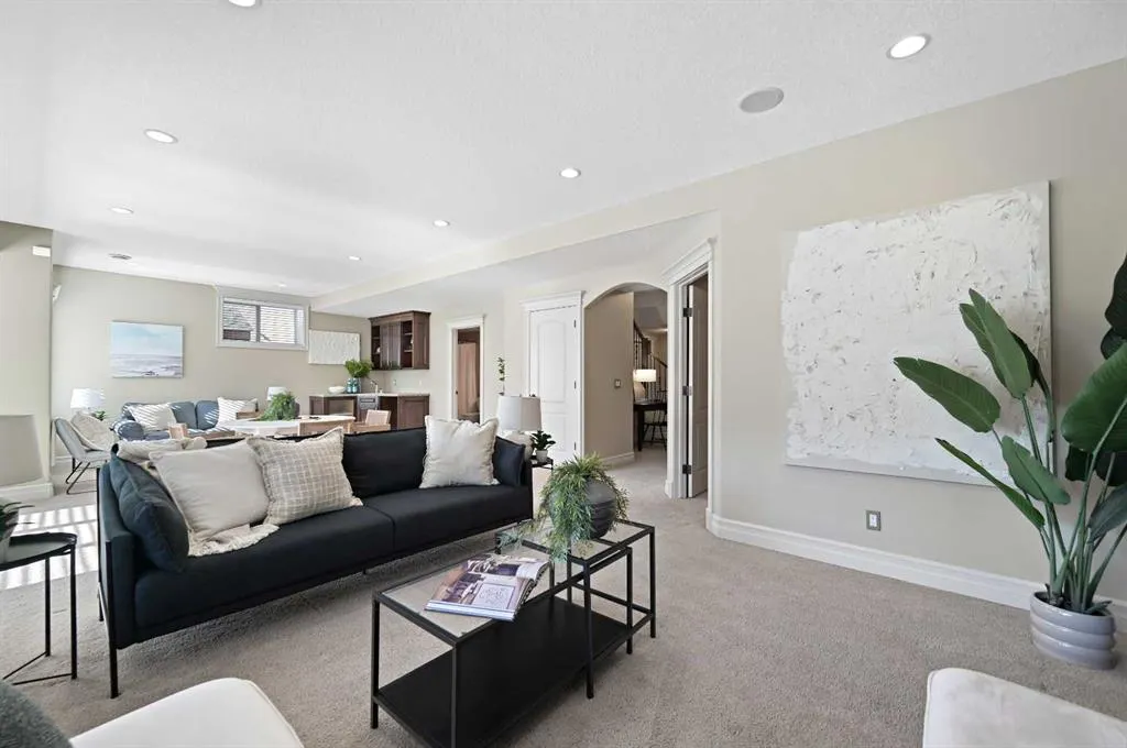 147 Coopers Hill SW