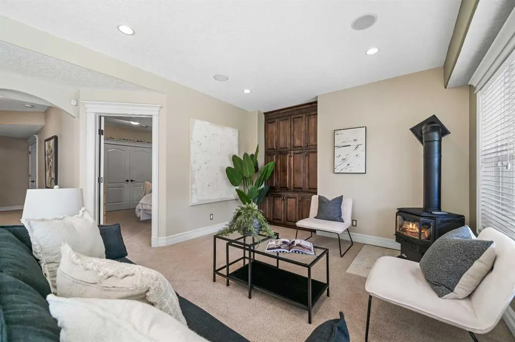 147 Coopers Hill SW