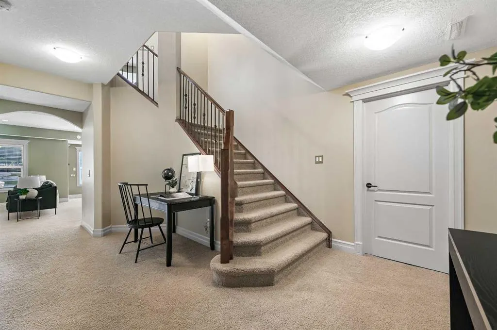 147 Coopers Hill SW