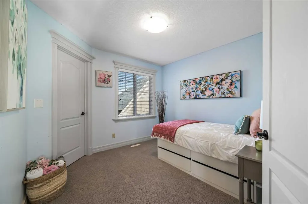147 Coopers Hill SW