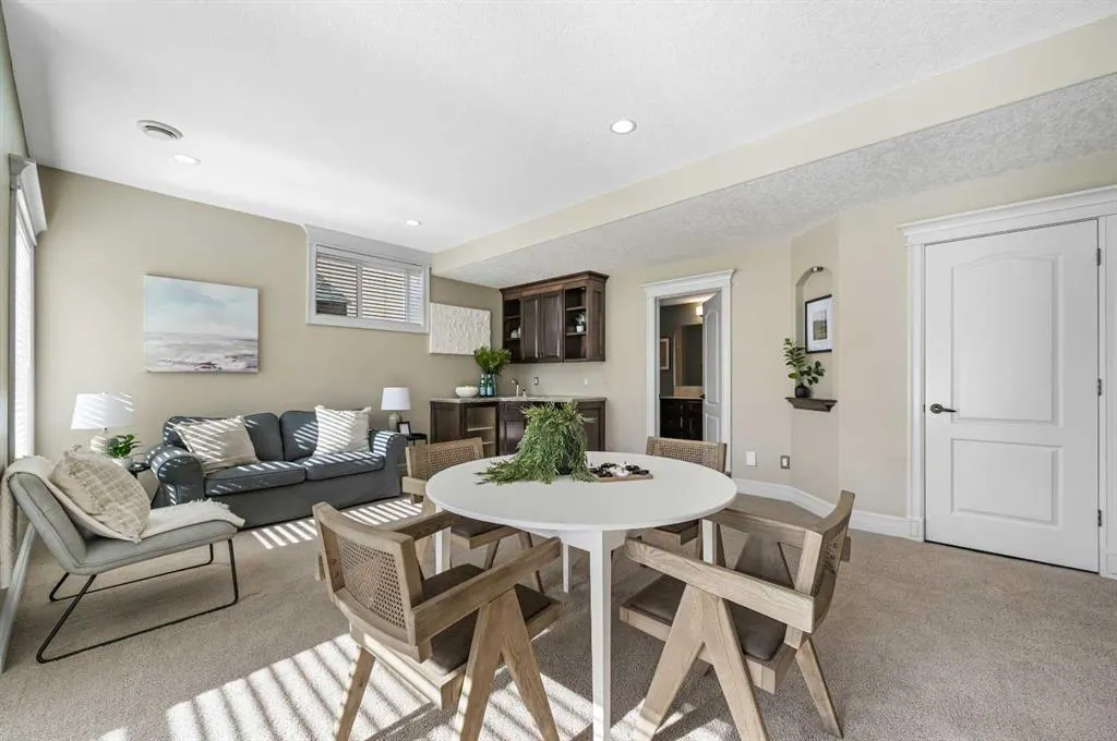 147 Coopers Hill SW