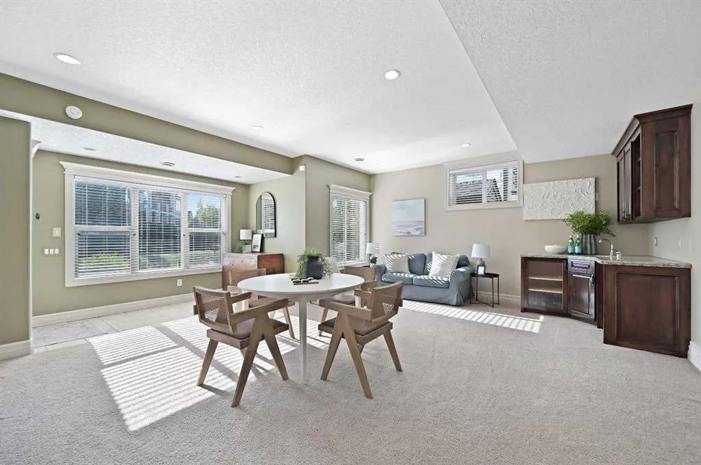 147 Coopers Hill SW