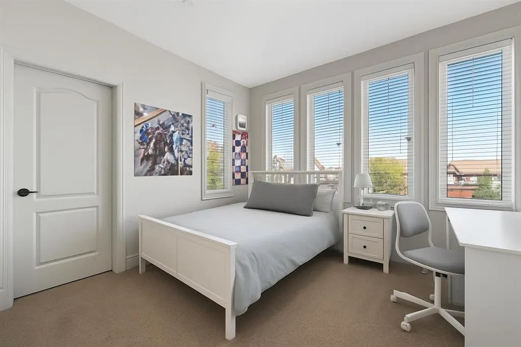 147 Coopers Hill SW