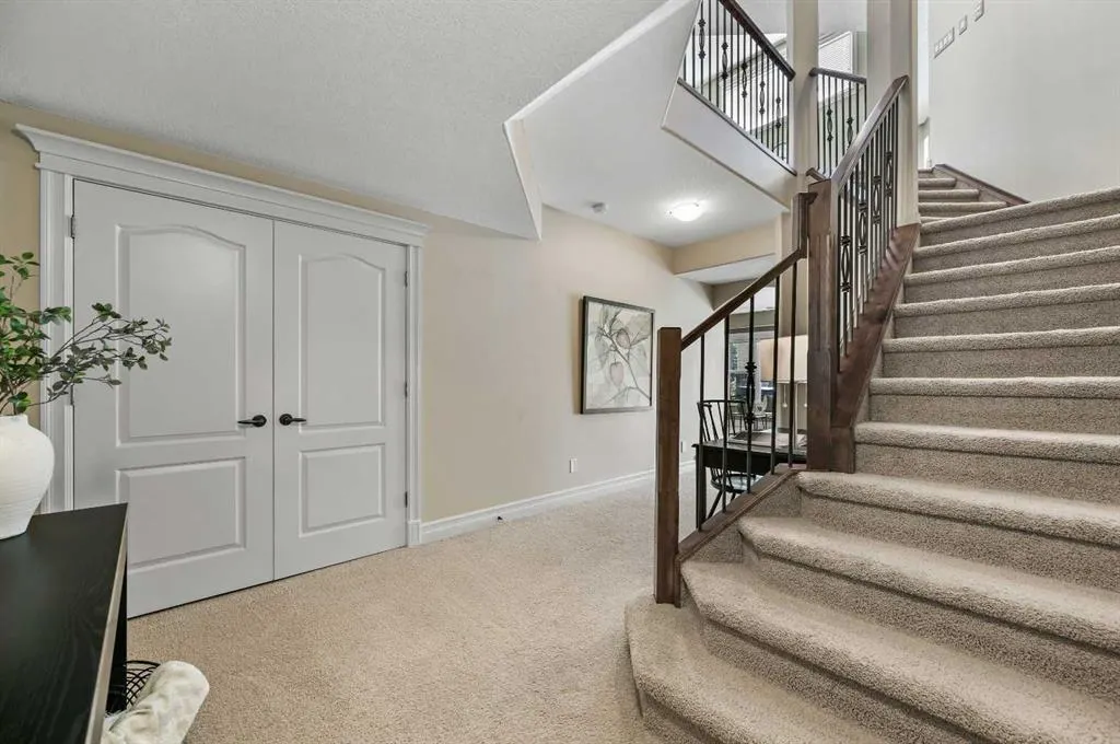 147 Coopers Hill SW