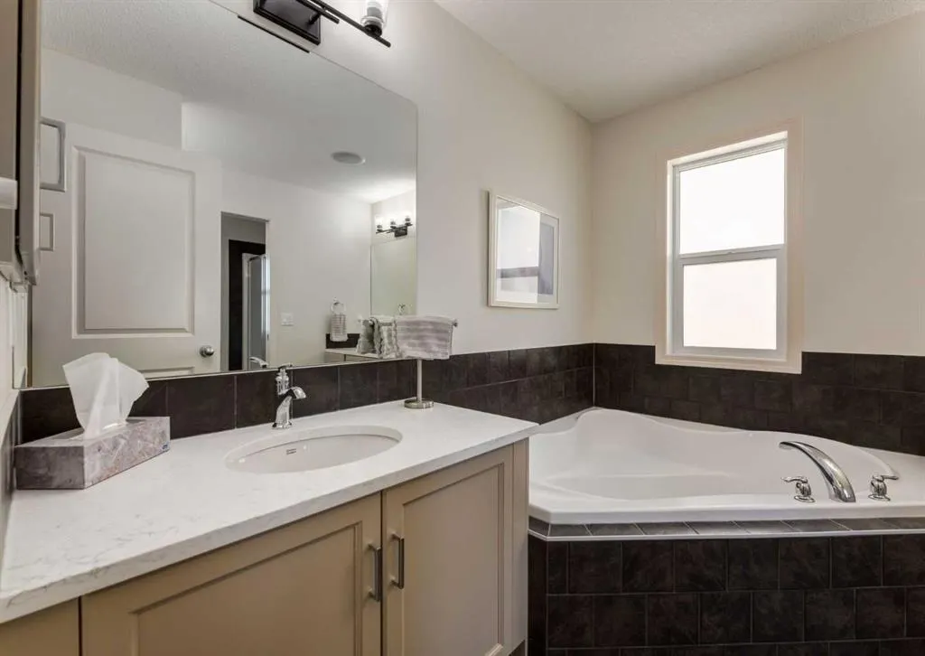 24 Silverado Saddle Court SW