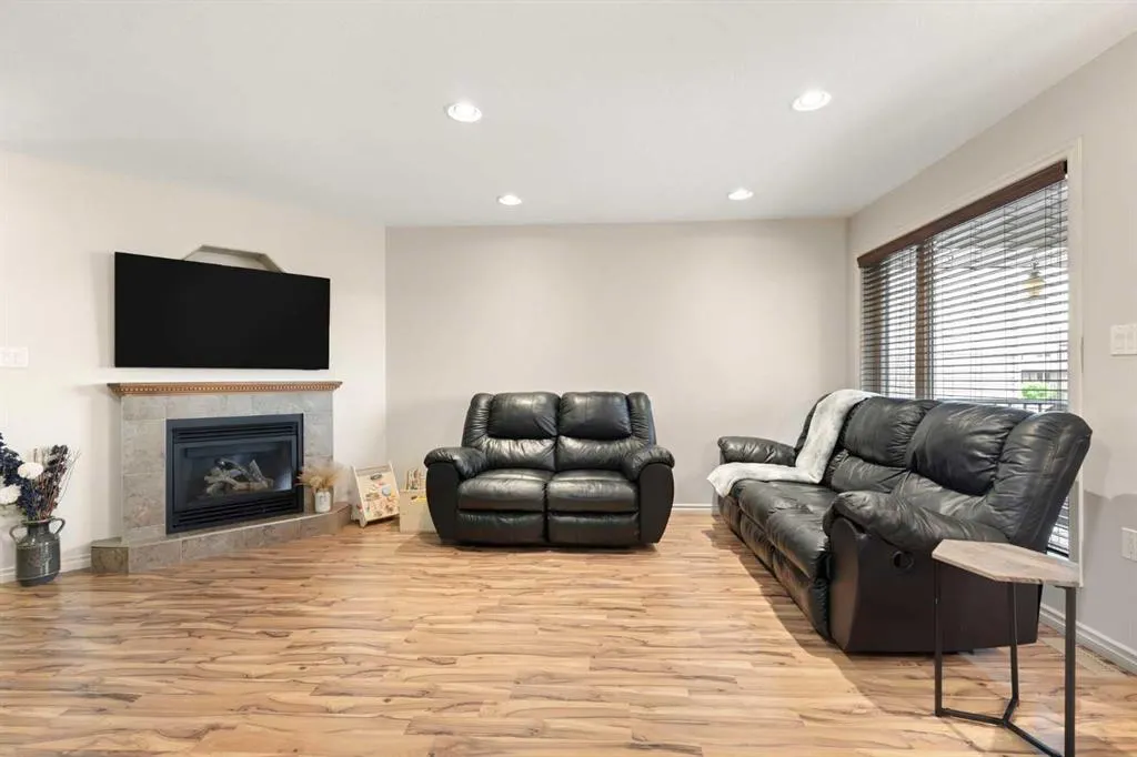 130 Ranchman Crescent NE