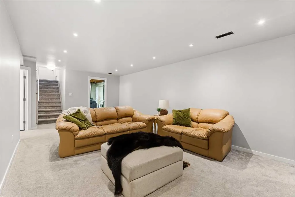 49 Corbitt Way SE