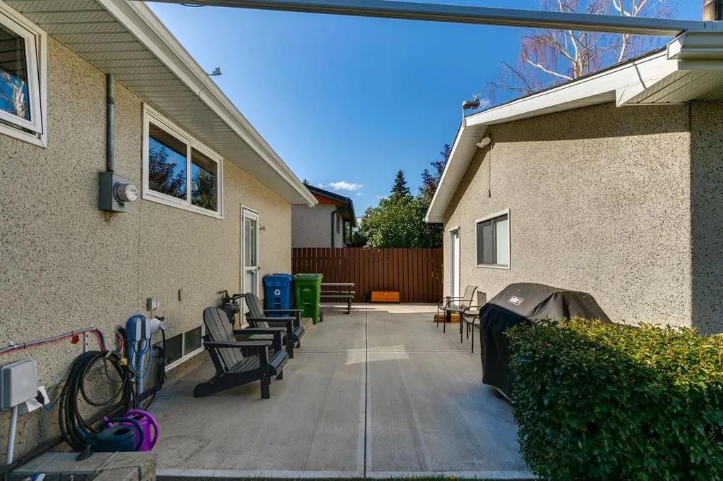 360 Malvern Close NE