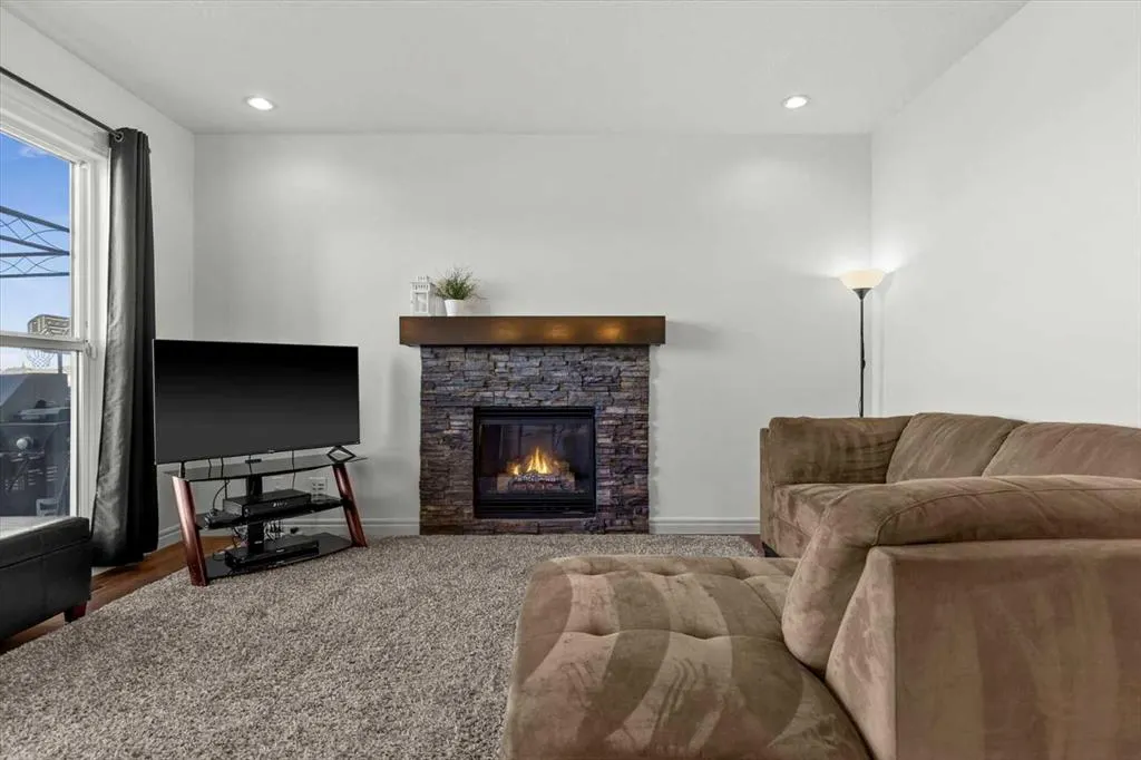 195 Hillcrest Circle SW