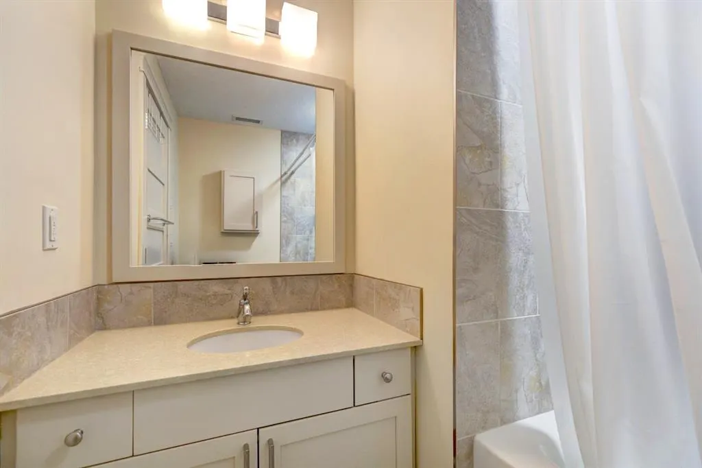 901 8th Avenue, #203
