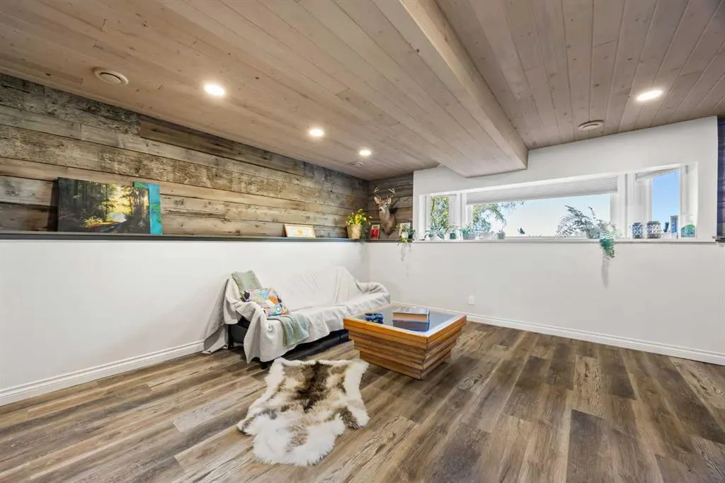 370068 160 Street E, #200