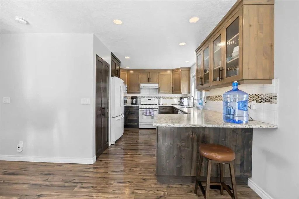 370068 160 Street E, #200