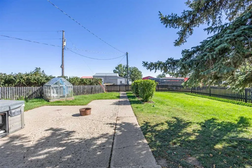 370068 160 Street E, #200
