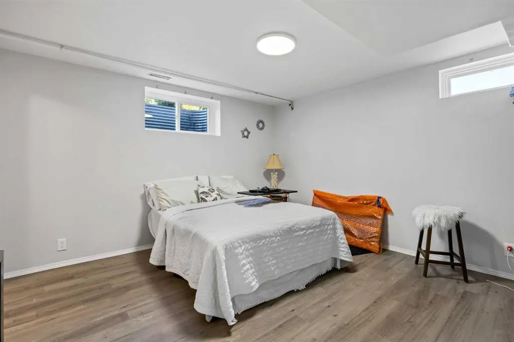 370068 160 Street E, #200