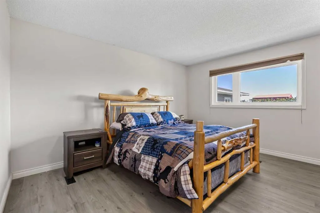 370068 160 Street E, #200
