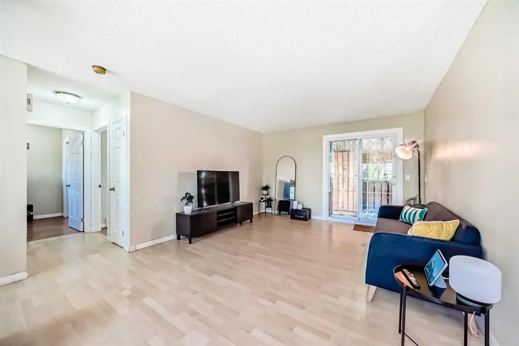 31 Castleglen Crescent NE