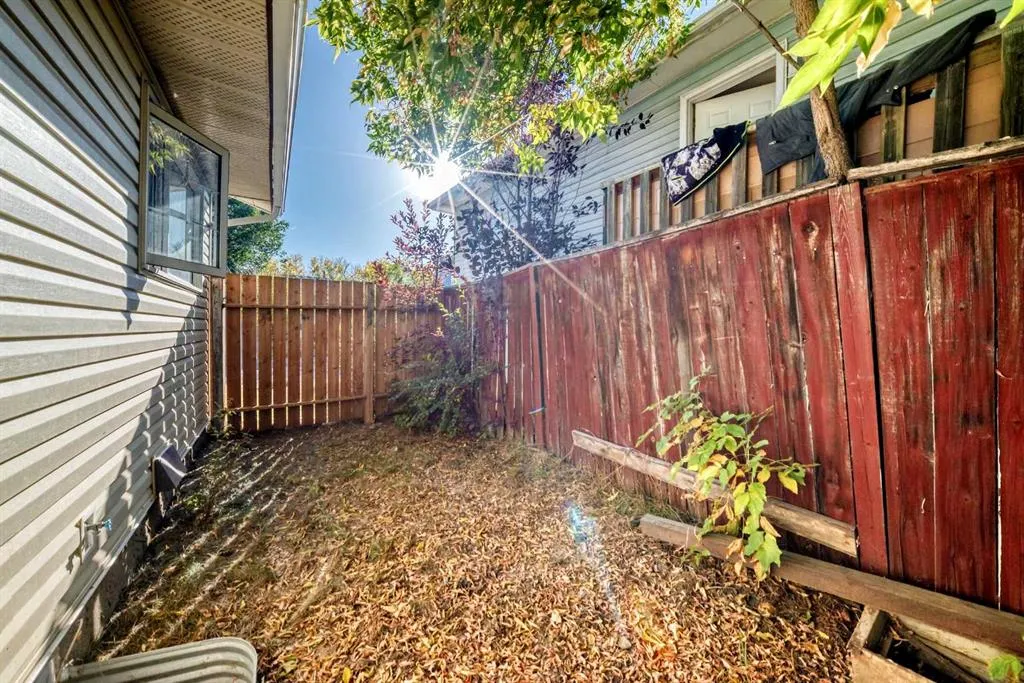 31 Castleglen Crescent NE