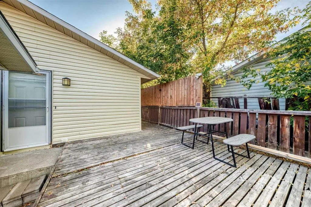 31 Castleglen Crescent NE