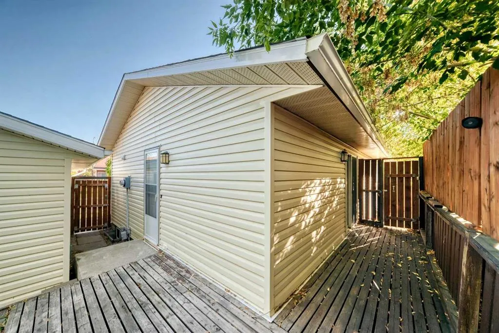31 Castleglen Crescent NE