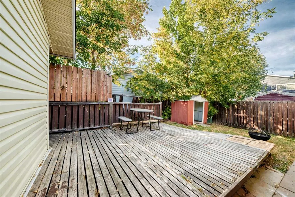 31 Castleglen Crescent NE