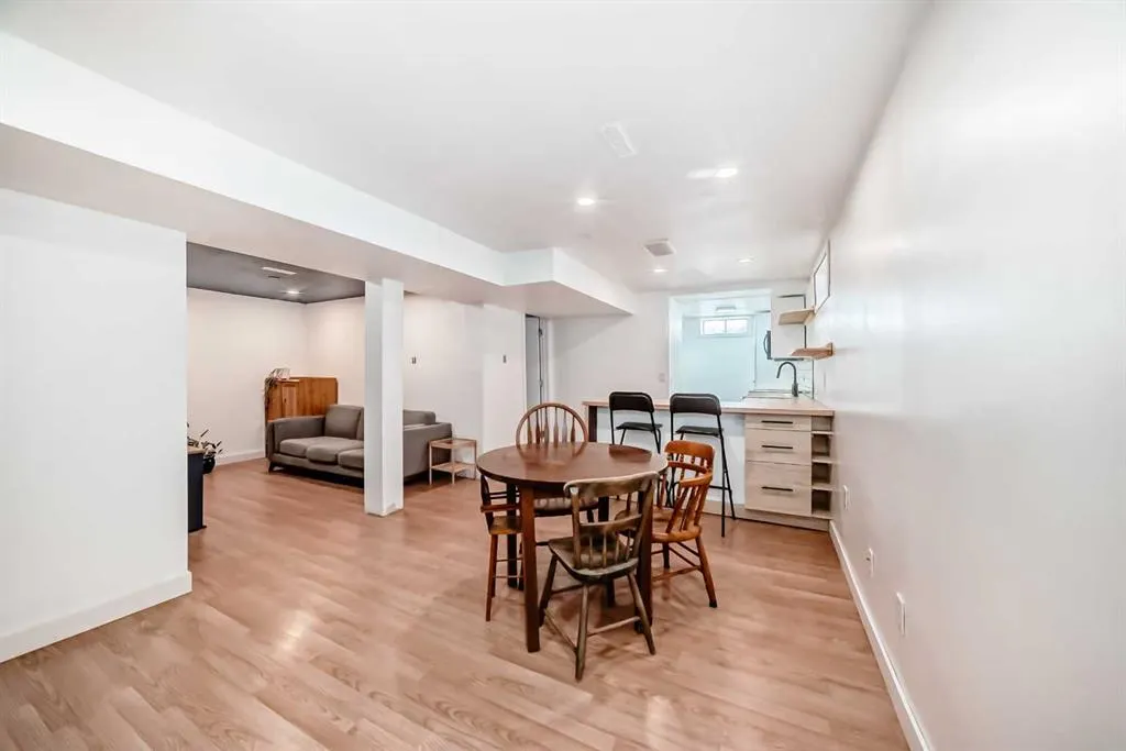 31 Castleglen Crescent NE