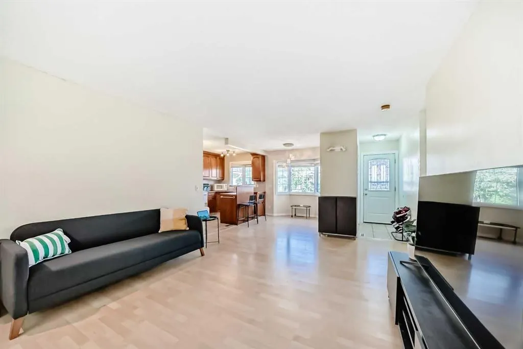31 Castleglen Crescent NE