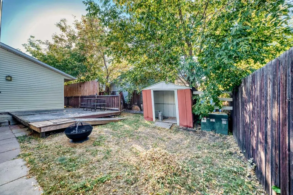 31 Castleglen Crescent NE