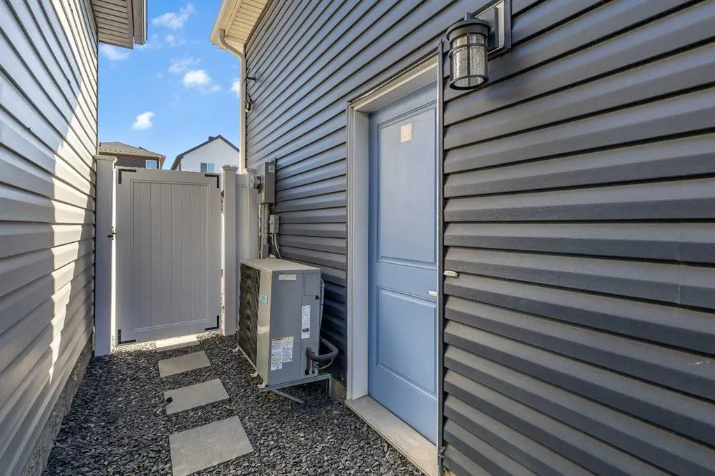 21 Lucas Rise NW