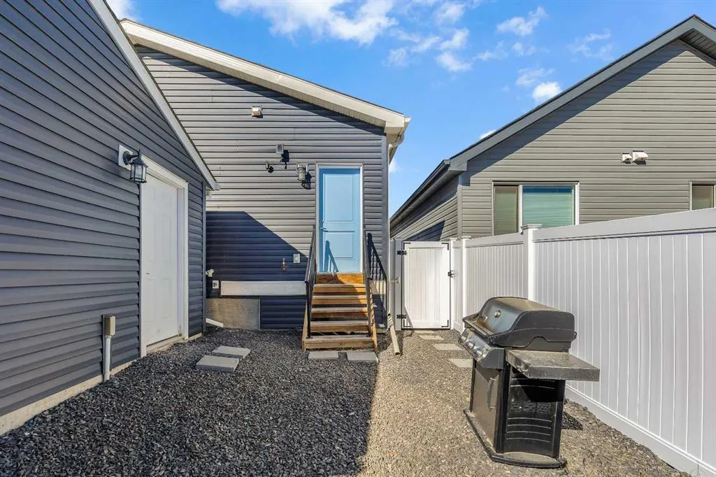 21 Lucas Rise NW
