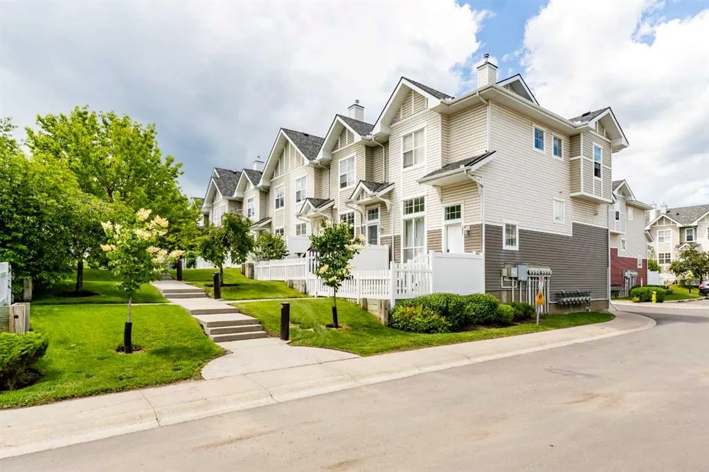 3194 New Brighton Gardens SE
