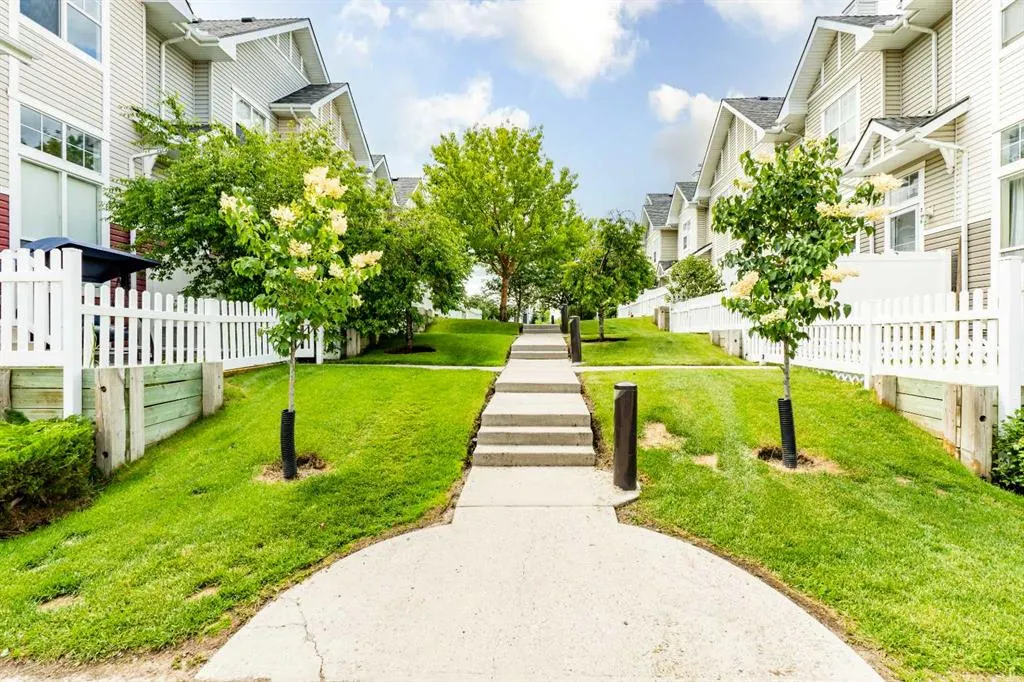 3194 New Brighton Gardens SE