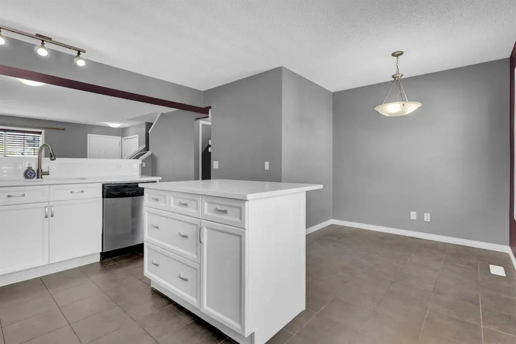 3194 New Brighton Gardens SE