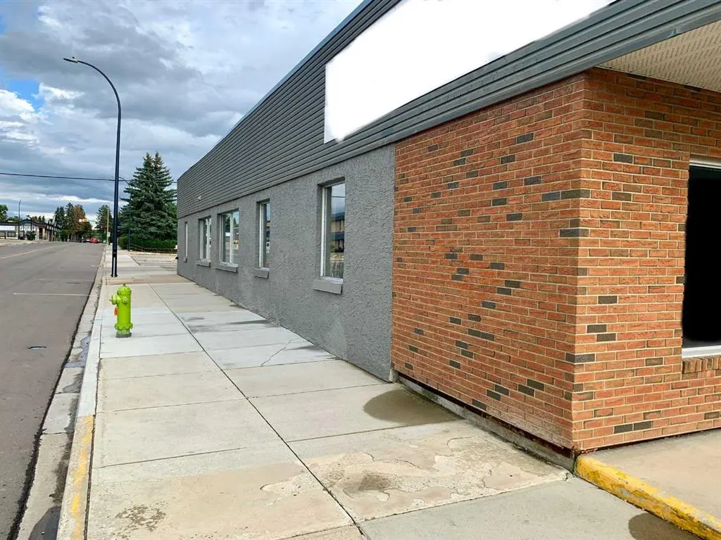 5229 50 Avenue, #102