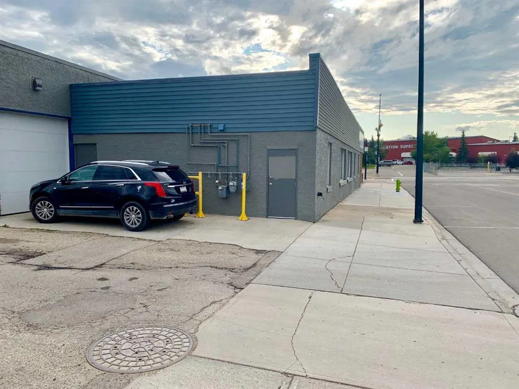 5229 50 Avenue, #102