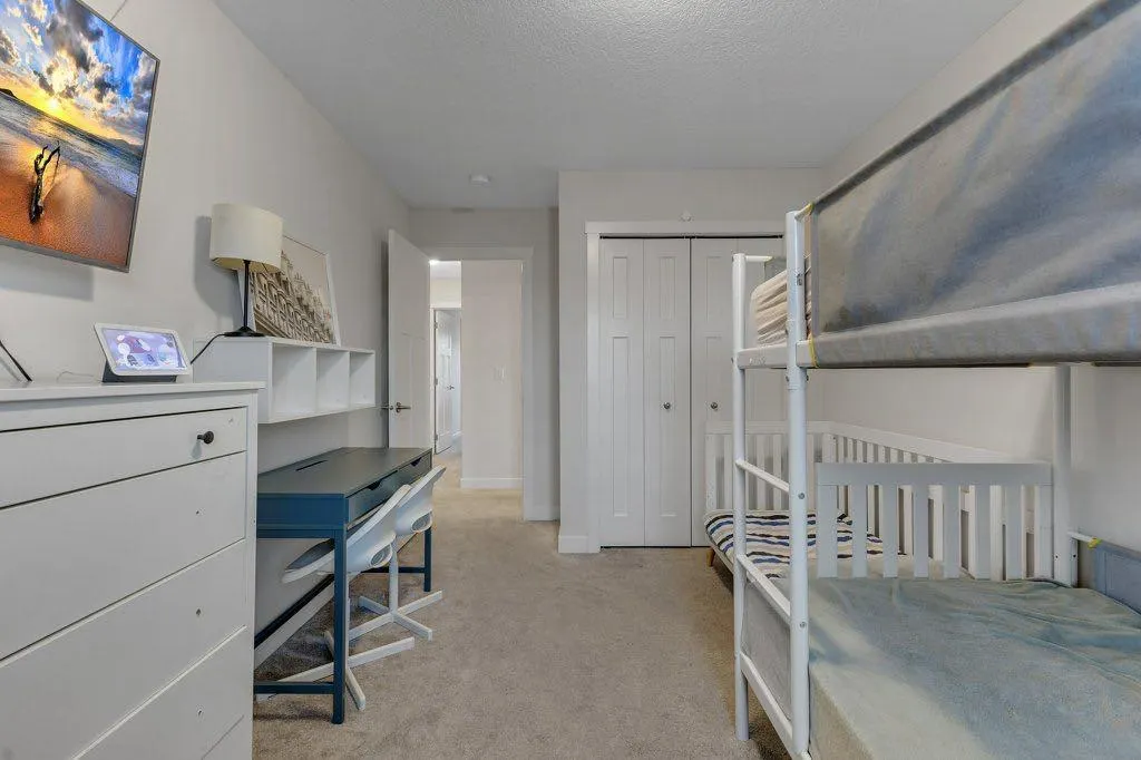 425 South Point Glen SW