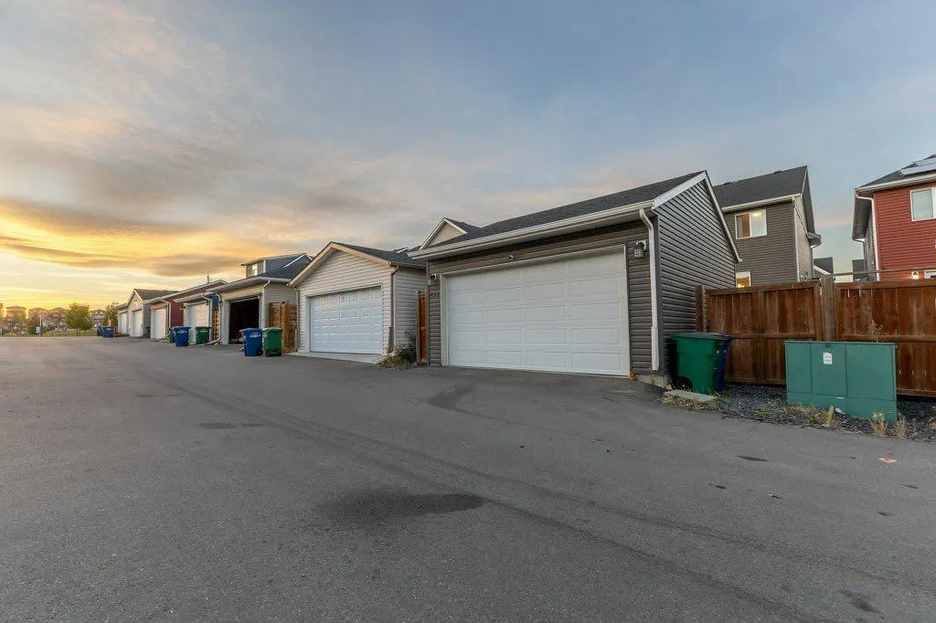 425 South Point Glen SW