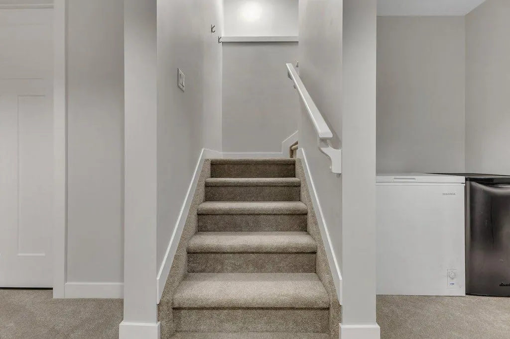 425 South Point Glen SW