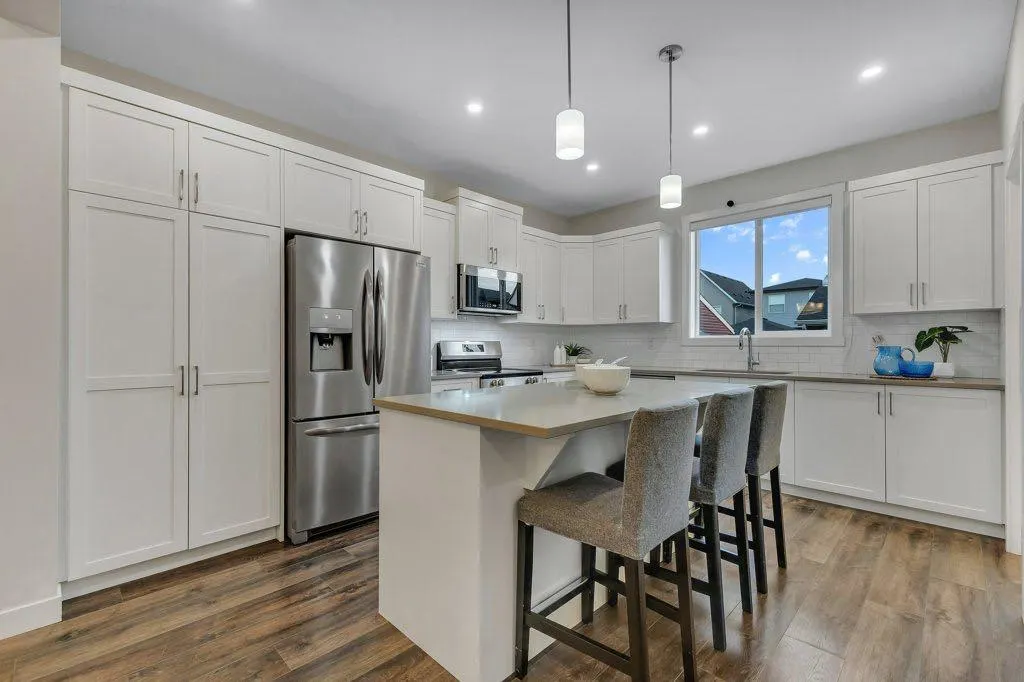 425 South Point Glen SW