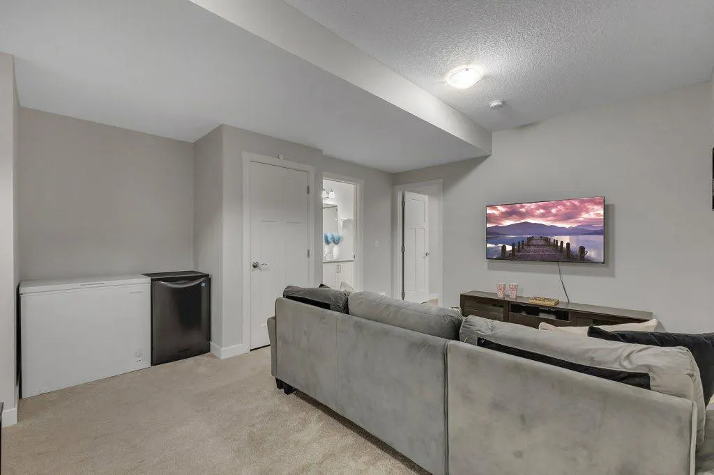 425 South Point Glen SW