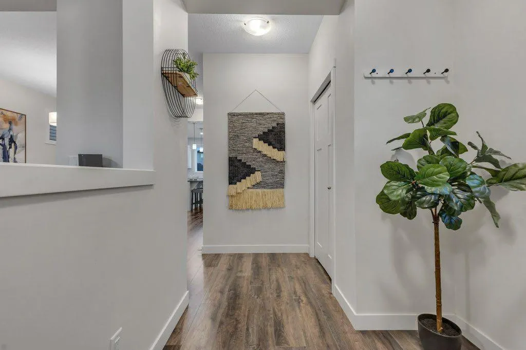 425 South Point Glen SW